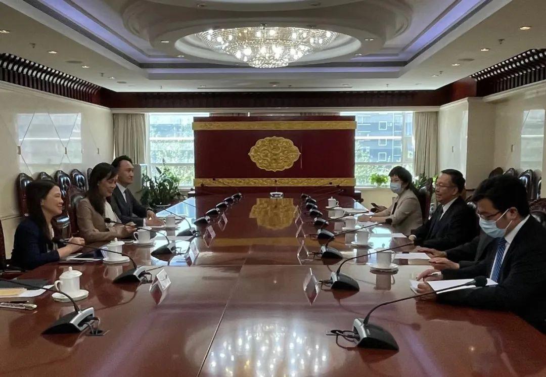 2025年新澳门天天彩正版免费，探索澳门天天彩正版免费的世界，未来的预测与期待（至2025年）
